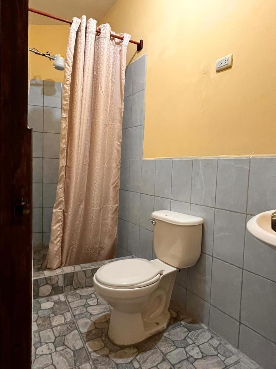 Hotel Canaan La Aurora Guatemala City Екстериор снимка